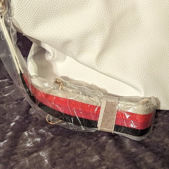 Malibu Skye Reversable Tote with Wristlet and Adjustable Strap NWT - Picture 8 of 11